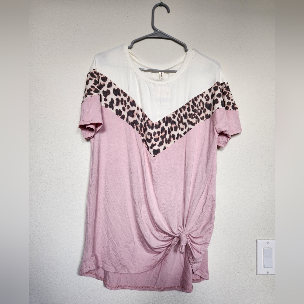 Large Vanilla Bay short sleeve tie at bottom shirt